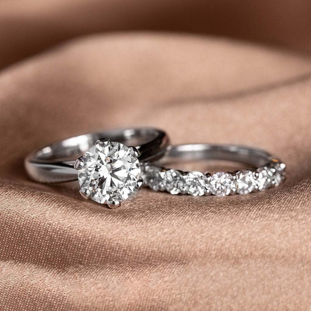 round cut engagement rings